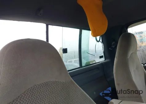 2002 Ford F-150 Xl/Xlt z USA, uszkodzony, nr VIN 2FTRF18W02CA21091